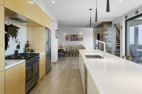 Photo of property in 8a Mandalay Lane, Redcliffs, Christchurch, 8081