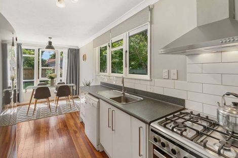 Photo of property in 4 Crewe Crescent, Hokowhitu, Palmerston North, 4410