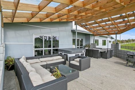Photo of property in 350 Awai Road, Tarurutangi, New Plymouth, 4372
