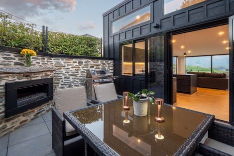 Photo of property in 92 Hensman Road, Queenstown, 9300