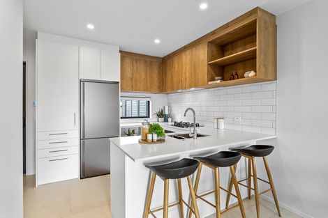 Photo of property in 12 Port Way, Rosehill, Papakura, 2113