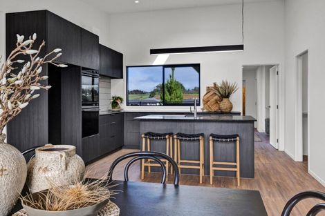 Photo of property in 2 Marsden Place, Hurworth, New Plymouth, 4310