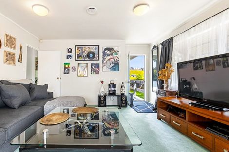 Photo of property in 2/4 Kahikatea Place, Ranui, Auckland, 0612