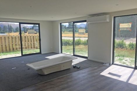 Photo of property in 38 Mount Creighton Crescent, Wanaka, 9305