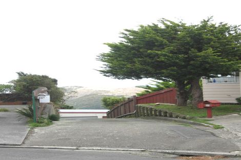 Photo of property in 29a Chetwode Grove, Newlands, Wellington, 6037