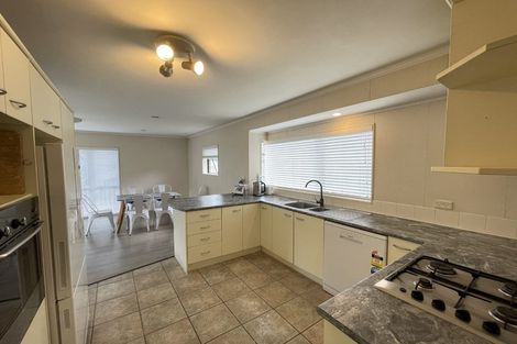 Photo of property in 12 John Brooke Crescent, East Tamaki Heights, Auckland, 2016