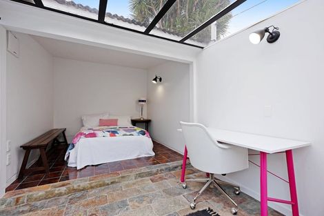 Photo of property in 72 Elizabeth Street, Mount Victoria, Wellington, 6011