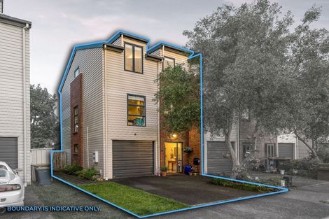 Photo of property in 40 Verdale Circle, Glen Eden, Auckland, 0602