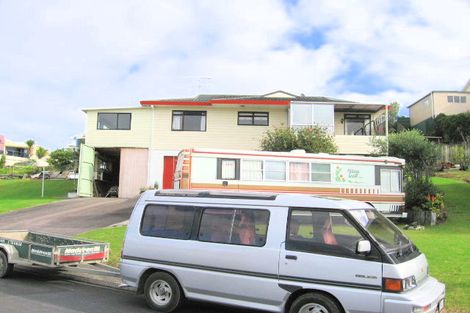 Photo of property in 1 Orewa Heights Crescent, Orewa, 0931