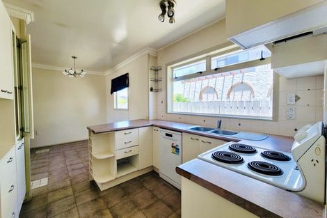 Photo of property in 31 Prince Regent Drive, Half Moon Bay, Auckland, 2012