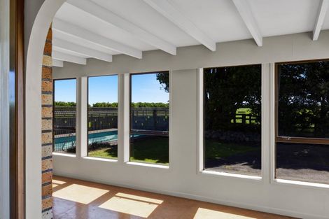 Photo of property in 1904 South Road, Kaupokonui, 4678