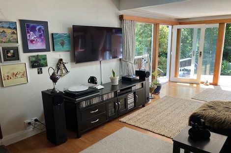 Photo of property in 8 Taungata Road, York Bay, Lower Hutt, 5013