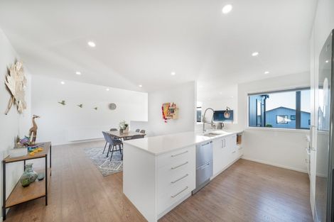 Photo of property in 15 Lemonwood Way, Woodridge, Wellington, 6037