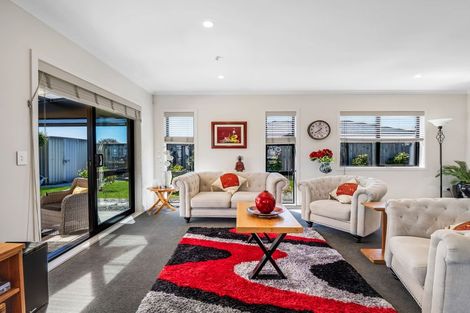 Photo of property in 8 Ash Close, Levin, 5510