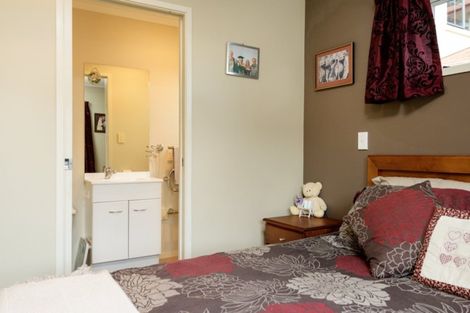 Photo of property in 2/100 Millers Road, Brookfield, Tauranga, 3110