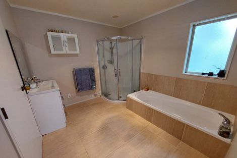 Photo of property in 53 Barbados Drive, Unsworth Heights, Auckland, 0632
