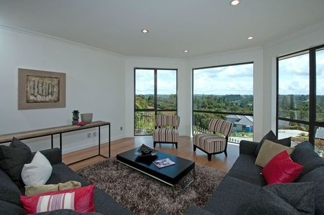 Photo of property in 2 Viridian Lane, Greenhithe, Auckland, 0632