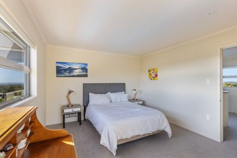 Photo of property in 33 Veale Road, Frankleigh Park, New Plymouth, 4371