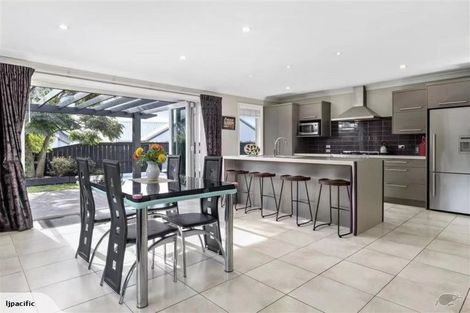 Photo of property in 2 Hansard Place, Bethlehem, Tauranga, 3110