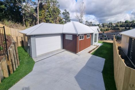 Photo of property in 8 Monterey Rise, Te Kamo, 0112