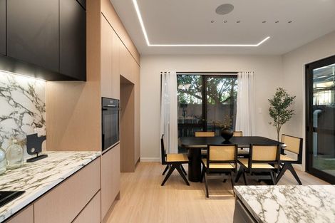 Photo of property in 2 Knights Close, Rothesay Bay, Auckland, 0630