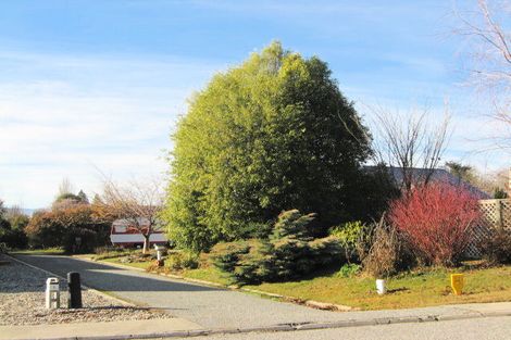 Photo of property in 3 Larch Place, Wanaka, 9305