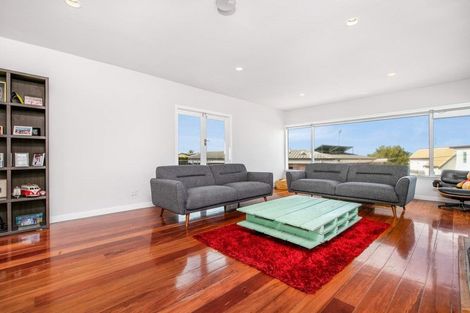 Photo of property in 10 Currey Crescent, Milford, Auckland, 0620