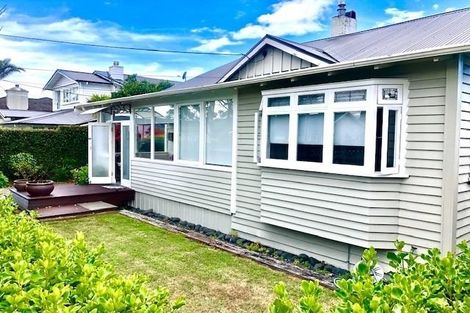 Photo of property in 11 Ocean View Road, Milford, Auckland, 0620