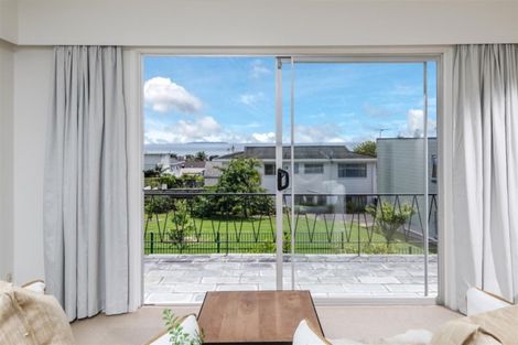 Photo of property in 8a Hauraki Road, Hauraki, Auckland, 0622
