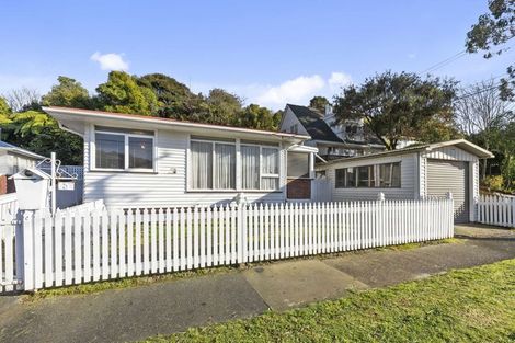 Photo of property in 5 Bird Grove, Stokes Valley, Lower Hutt, 5019