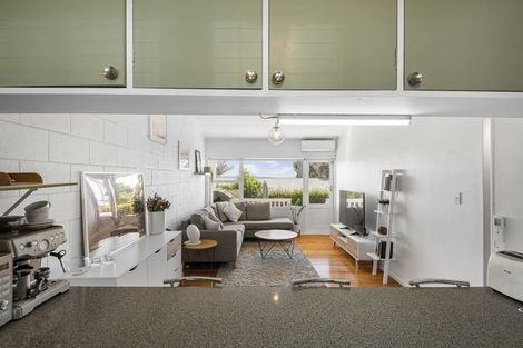 Photo of property in 2/289 Glenfield Road, Glenfield, Auckland, 0629