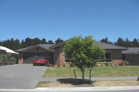 Photo of property in 8 Hoihere Place, Parklands, Christchurch, 8083