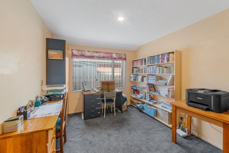 Photo of property in 18 Claverley Gardens, Avonhead, Christchurch, 8042