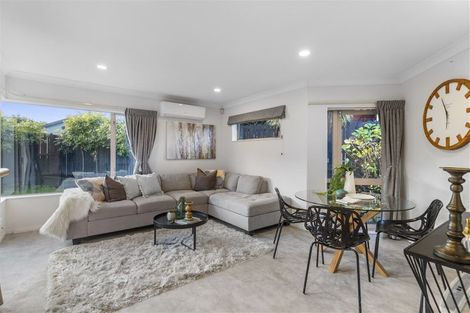 Photo of property in 15 Windsong Court, Northpark, Auckland, 2013