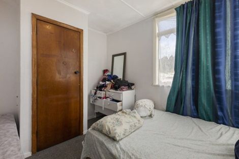 Photo of property in 35 Hanson Grove, Stokes Valley, Lower Hutt, 5019