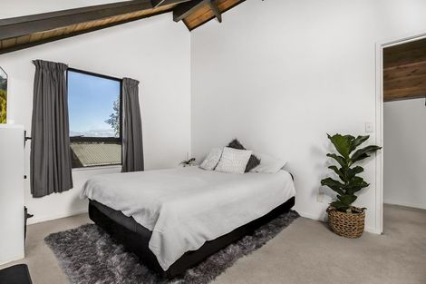 Photo of property in 2/9 Heathglen Place, Bayview, Auckland, 0629