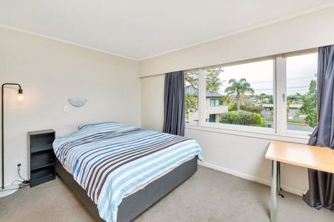 Photo of property in 2/64 Browns Bay Road, Rothesay Bay, Auckland, 0630