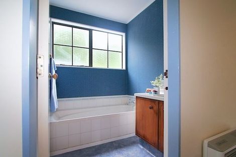 Photo of property in 32 Pekanga Road, Normandale, Lower Hutt, 5010