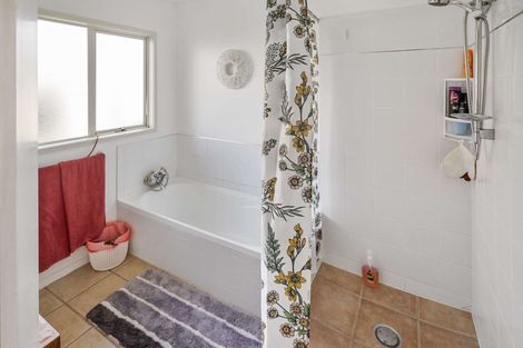 Photo of property in 1 Vanderbilt Place, Welcome Bay, Tauranga, 3112