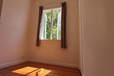 Photo of property in 2/180 Lake Road, Northcote, Auckland, 0627