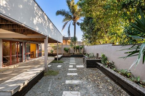 Photo of property in 13a Cliff View Drive, Green Bay, Auckland, 0604