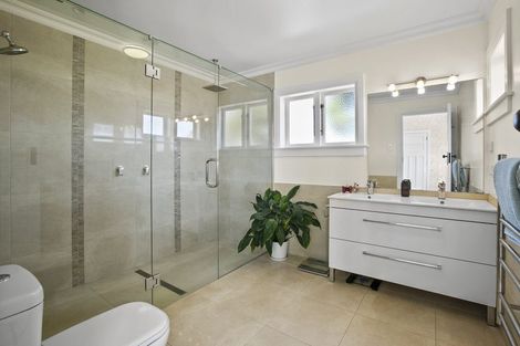 Photo of property in 14 Glen Almond Street, New Plymouth, 4310