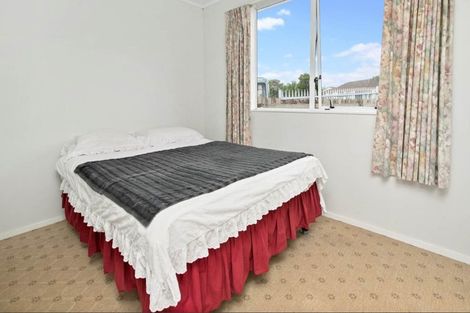 Photo of property in 25 Etherton Drive, Weymouth, Auckland, 2103