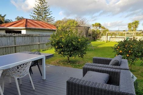 Photo of property in 660 Te Atatu Road, Te Atatu Peninsula, Auckland, 0610
