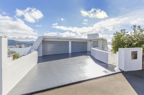 Photo of property in 2/11 Maida Vale Road, Roseneath, Wellington, 6011