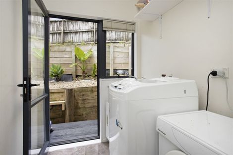 Photo of property in 58e Sunnyside Road, Sunnyvale, Auckland, 0612