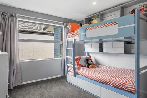 Photo of property in 17 Westhaven Grove, Takaro, Palmerston North, 4412