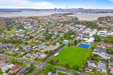 Photo of property in 3/57 Gladstone Road, Northcote, Auckland, 0627