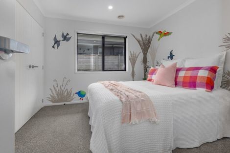 Photo of property in 28 Mooring Close, Whitby, Porirua, 5024