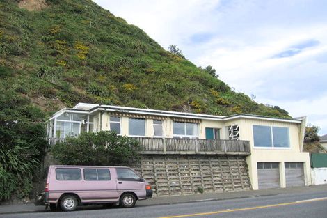 Photo of property in 218 The Esplanade, Island Bay, Wellington, 6023